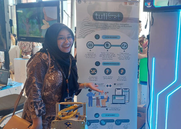 Tulibot, Kacamata Pintar Mahasiswa PENS untuk Disabilitas Rungu