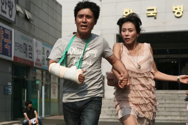 Selain Exhuma, Ini 8 Film Korea tentang Dukun, Ada yang Komedi