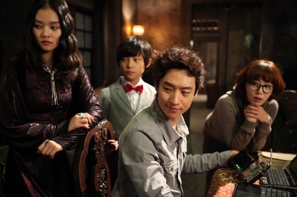 Selain Exhuma, Ini 8 Film Korea tentang Dukun, Ada yang Komedi