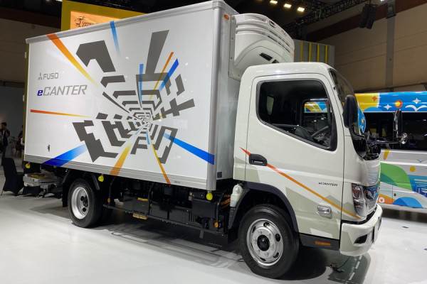Mitsubishi Fuso Hadirkan 5 Kendaraan Niaga di GIICOMVEC 2024, Ada Truk Listrik