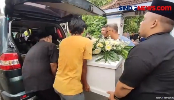 Isak Tangis Iringi Pemakaman Polo di TPU Madiun, Tempat Tinggal Masa Kecil
