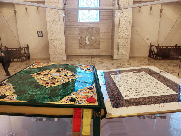 Begini Penampakan Al Quran Terbesar di Dunia, Dipajang dengan Indah di Bolgar Rusia
