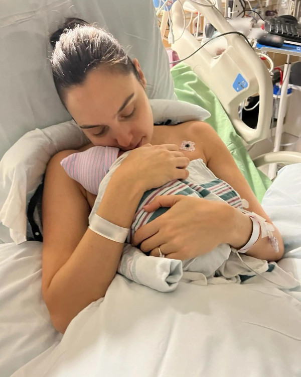 Gal Gadot Melahirkan Anak Keempat Berjenis Kelamin Perempuan