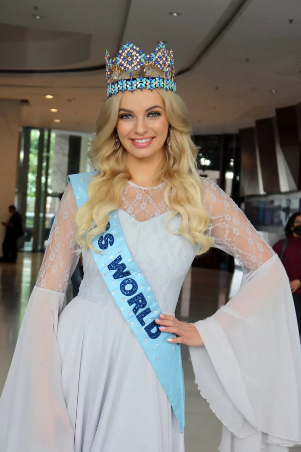 Daftar Juara Miss World dari 2015 hingga 2022, Terakhir Karolina Bielawska