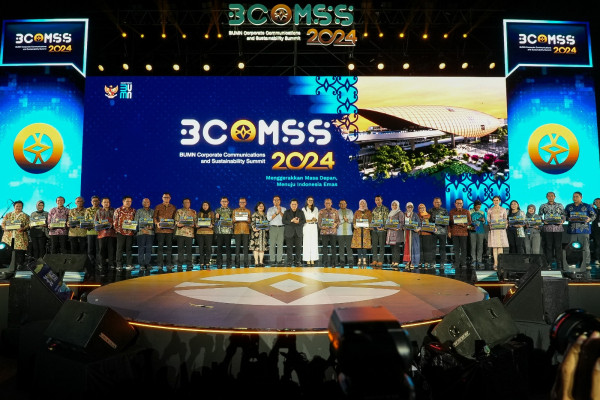 Dirut BRI Sunarso Dinobatkan sebagai Best CEO of Communication di Ajang BCOMSS Awards 2024