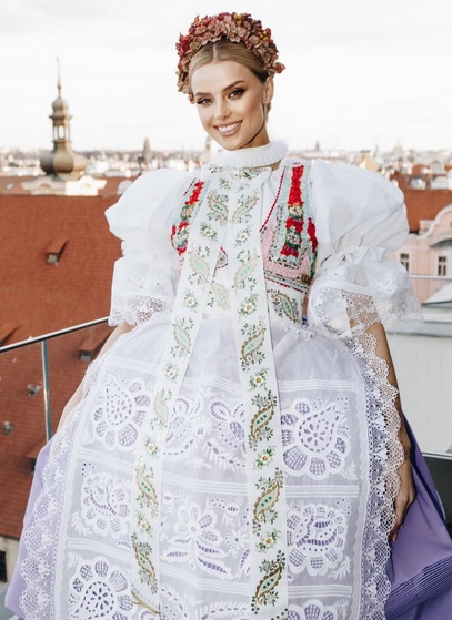 5 Potret Miss World 2024 Krystyna Pyszkova, Cantik!