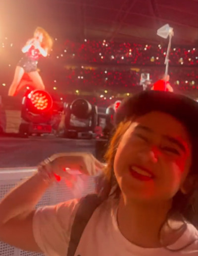 Nonton Konser di Singapura, Tissa Biani Girang Di-notice Taylor Swift