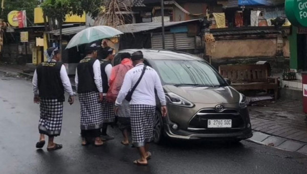 Ratna Sarumpaet Ditegur Pecalang karena Keluar Rumah saat Nyepi di Bali