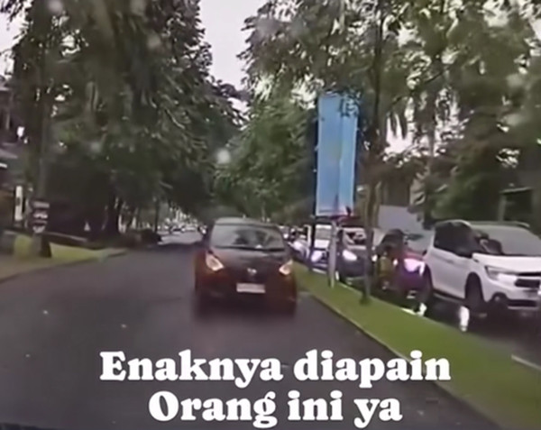 Viral Mobil Lawan Arah Alasan Antar Anak Sekolah, Pengamat: Contoh Buruk!