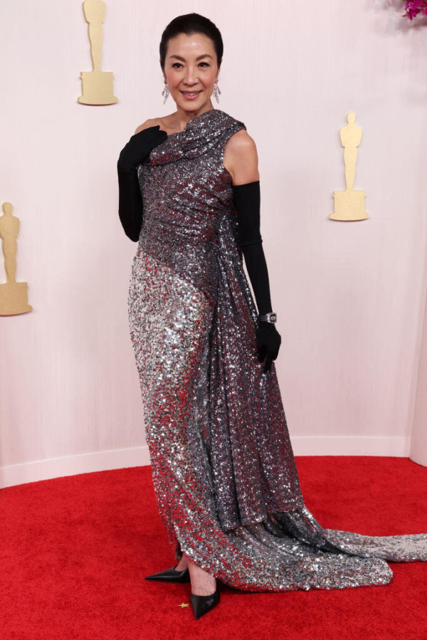 7 Busana Terbaik di Red Carpet Oscar 2024, Michelle Yeoh Tampil Berkilau