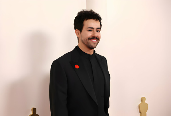 6 Artis Hollywood Dukung Gencatan Senjata di Gaza dengan Pakai Pin Merah saat Oscar 2024