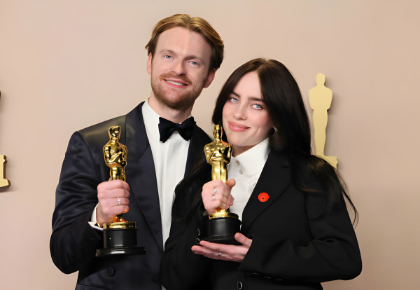 6 Artis Hollywood Dukung Gencatan Senjata di Gaza dengan Pakai Pin Merah saat Oscar 2024
