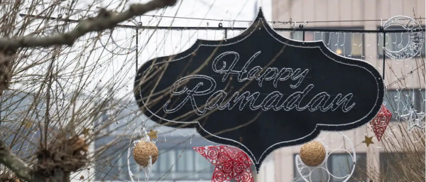 Begini Kemeriahan Ramadan Pertama di Kota Frankfurt Jerman, Jalan-Jalan Dipenuhi Lampu Bulan Sabit