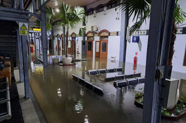 Banjir Semarang, PT KAI Batalkan 4 Perjalanan Kereta dan Alihkan 10 KA ke Jalur Selatan