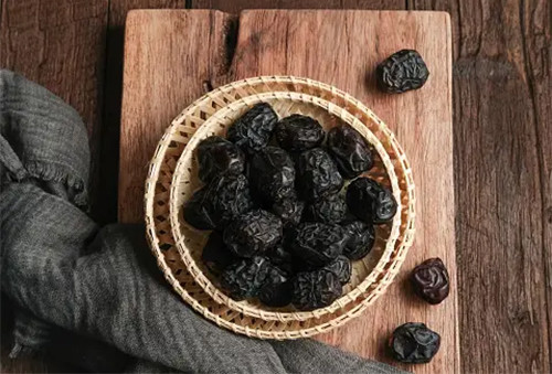 8 Jenis Buah Kurma yang Populer dan Cocok Dijadikan Takjil