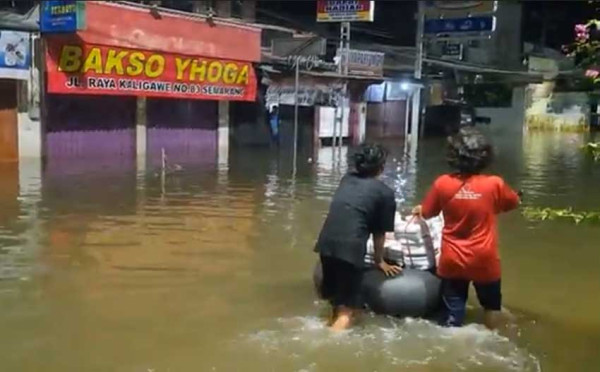 Malam Ini Semarang Masih Terendam Banjir, Kepung 49 Kelurahan di 8 Kecamatan