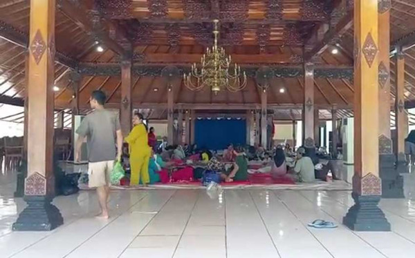 Banjir Grobogan Makin Parah, Ratusan Warga Mengungsi ke Pendopo Kabupaten dan Mulai Sakit