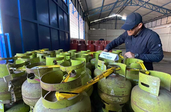 Raup Ratusan Juta Rupiah, 4 Tersangka Penjualan Tabung Gas Ilegal Diringkus Polisi