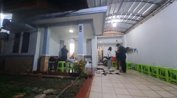 Jenazah Donny Kesuma Tiba di Rumah Duka Kawasan Bekasi