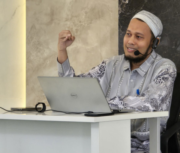 Prof. Suryanegara: Jadilah Master, Bukan Hamba Gadget! Pesan Penting untuk Remaja