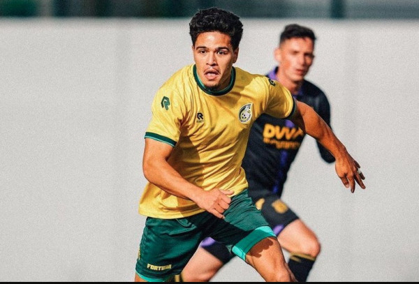 Perbandingan Statistik Ragnar Oratmangoen vs Rafael Struick di Eredivisie