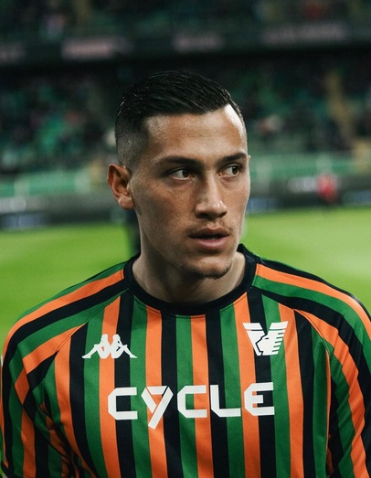 5 Potret Jay Idzes, Pemain Ganteng Timnas Indonesia Naturalisasi Belanda