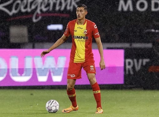 5 Potret Jay Idzes, Pemain Ganteng Timnas Indonesia Naturalisasi Belanda