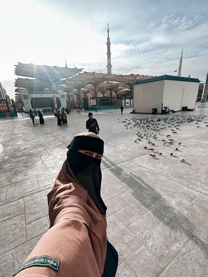 3 Foto Paula Verhoeven Kenakan Cadar di Tanah Suci, Netizen: Semoga Istikamah