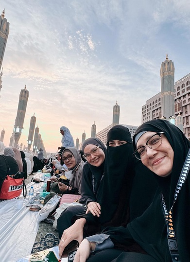 3 Foto Paula Verhoeven Kenakan Cadar di Tanah Suci, Netizen: Semoga Istikamah
