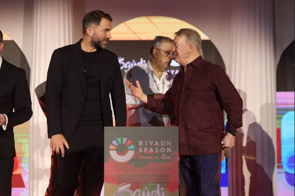 Frank Warren Bocorkan Tanggal dan Tempat Duel Tyson Fury vs Anthony Joshua