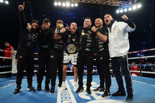 Kisah Liam Davies, Petugas Sampah yang Jadi Juara Dunia IBO