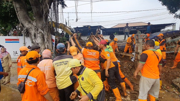 Banjir Akibat Luapan Air Kali di Hek Kramat Jati Telah Surut