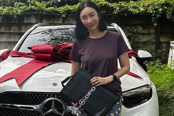 Livy Renata Klarifikasi Open Donasi untuk Beli Mobil Baru: Itu Selfie Eksklusif!