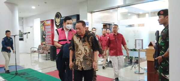 Penampakan Harvey Moeis Suami Sandra Dewi Ditahan Pakai Rompi Pink dan Diborgol karena Kasus Korupsi