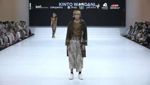 Tips Padu Padan Batik dan Tenun Agar Tidak Tampil Monoton