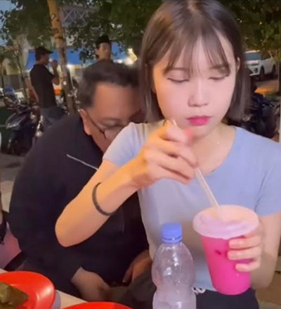 Aksi Owner Restoran Cium Ketiak Food Vlogger Korea Viral, Pelaku Minta Maaf usai Ramai Dihujat Netizen