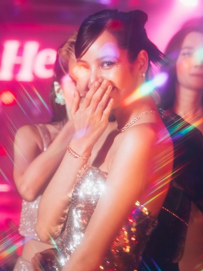 Foto-Foto Lisa BLACKPINK Rayakan Ulang Tahun ke-27, Meriah!