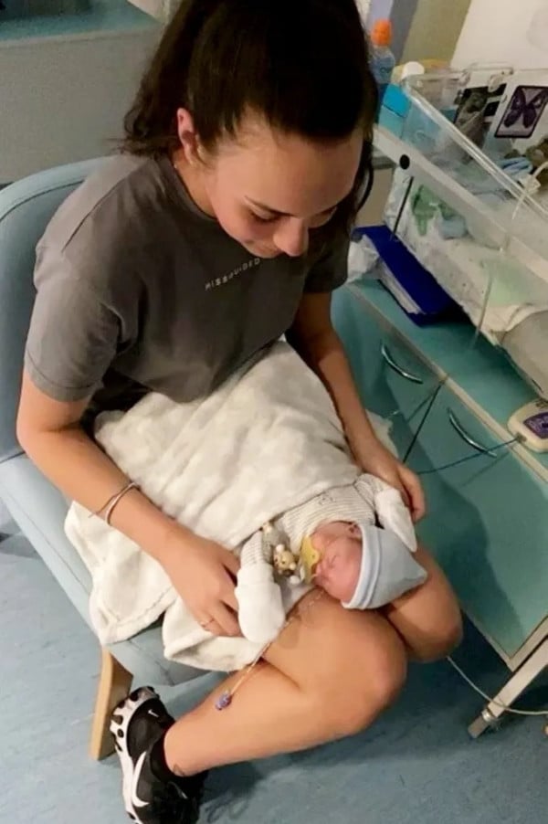 Viral! Wanita Melahirkan Bayi Kembar dengan Jarak 22 Hari, Penyebabnya Bikin Ngelus Dada