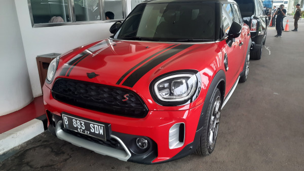 4 Potret Rolls Royce dan Mini Cooper Sandra Dewi Pemberian Harvey Moeis yang Disita Kejagung