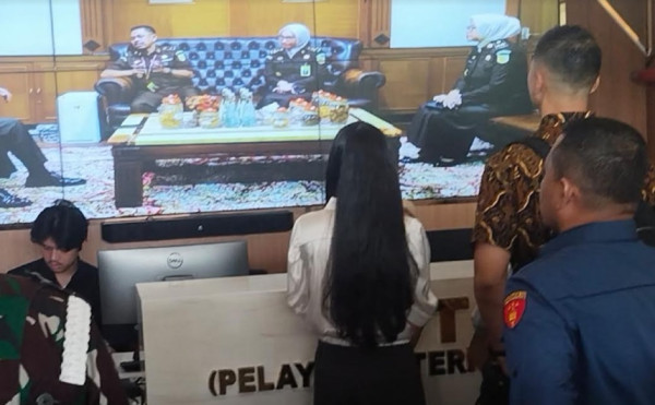 3 Potret Sandra Dewi Tersenyum dan Lambaikan Tangan Tiba di Kejagung, Jadi Saksi Dugaan Korupsi Harvey Moeis