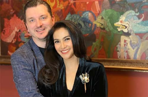 8 Artis Cantik Indonesia yang Menikah dengan Bule, Nomor 5 Isyaratkan Sudah Cerai