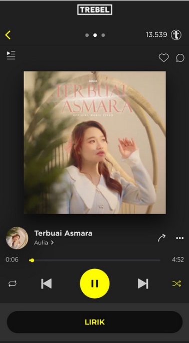 Sukses Jadi Penyanyi Dangdut, Aulia Merambah Lagu Berbahasa Asing, Download GRATIS Semua Lagunya hanya di TREBEL!