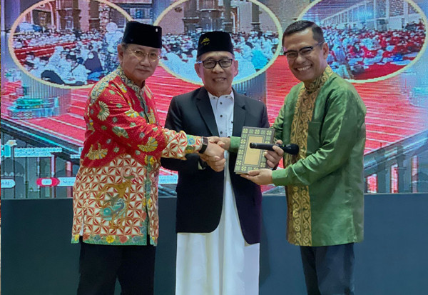 Sinar Mas dan APP Group Wakafkan Al-Qur'an bagi Masjid Istiqlal