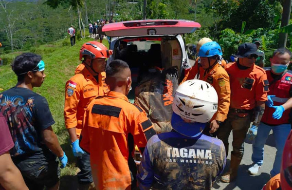 Pengendara Motor yang Tertimbun Tanah Longsor di Wonosobo Ditemukan Tewas