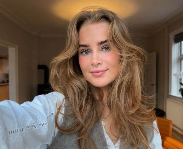 Adu Cantik WAGs MU vs Liverpool Jelang Laga Bertabur Bintang