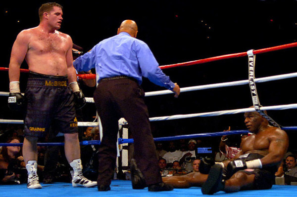 Kevin McBride Rasakan Sensasi Aneh saat Mike Tyson Gigit Putingnya