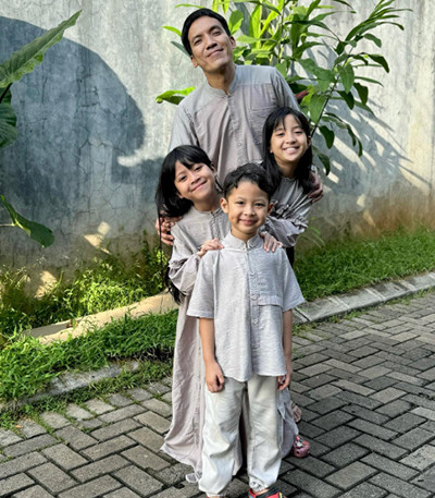 5 Potret Natasha Rizky Rayakan Idulfitri 2024 Bareng Desta, Outfit-nya Jadi Sorotan