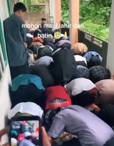 Viral! Jamaah Salat Ied Desak-Desakan Sampe Susah untuk Sujud