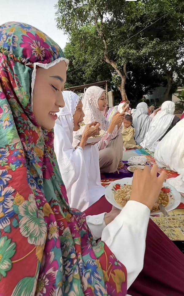 Viral! Jamaah Salat Ied Dapat Nasi Rawon saat Dengarkan Khotbah, Lengkap dengan Krupuk
