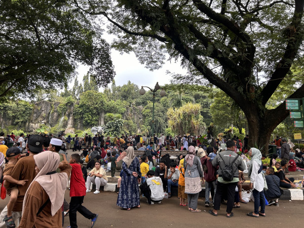 Taman Margasatwa Ragunan Sore Ini Semakin Dipadati Pengunjung